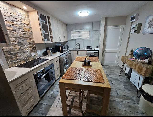 2 BEDROOM APARTMENT FOR SALE IN HARTENBOS CENTRAL